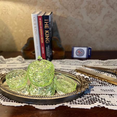 Antique1242 British Bed & Breakfast 恩菲尔德 外观 照片