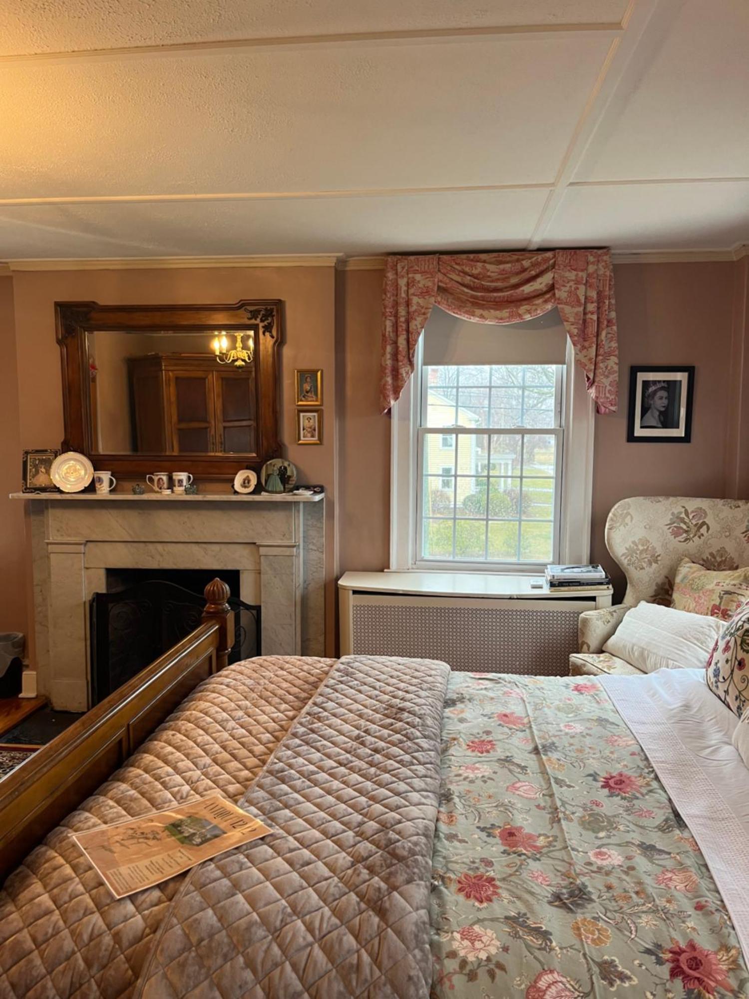 Antique1242 British Bed & Breakfast 恩菲尔德 外观 照片