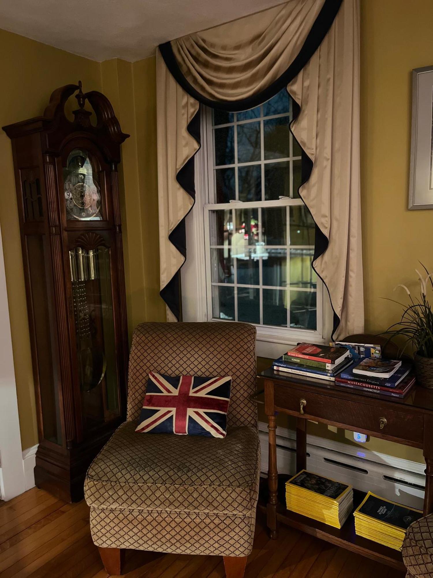 Antique1242 British Bed & Breakfast 恩菲尔德 外观 照片