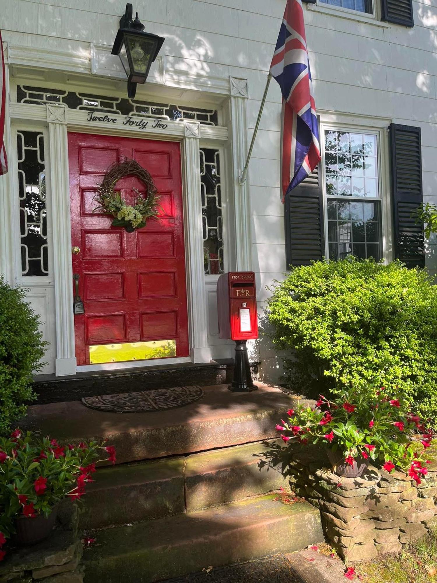Antique1242 British Bed & Breakfast 恩菲尔德 外观 照片